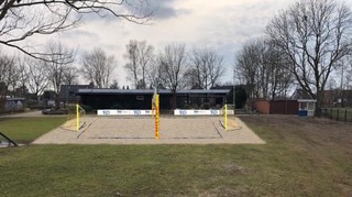 Bau eines Feldes für Beachvolleyball und Beachhandball